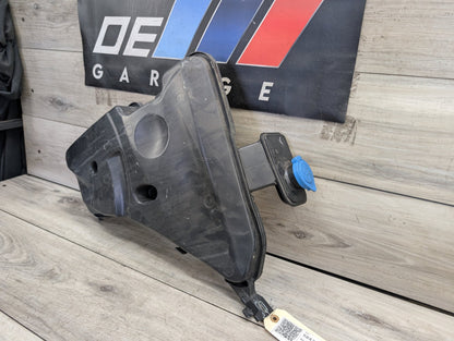 OEM BMW G12 G30 540 M550 750 M760 Windshield Wiper Washer Reservoir Tank Pump