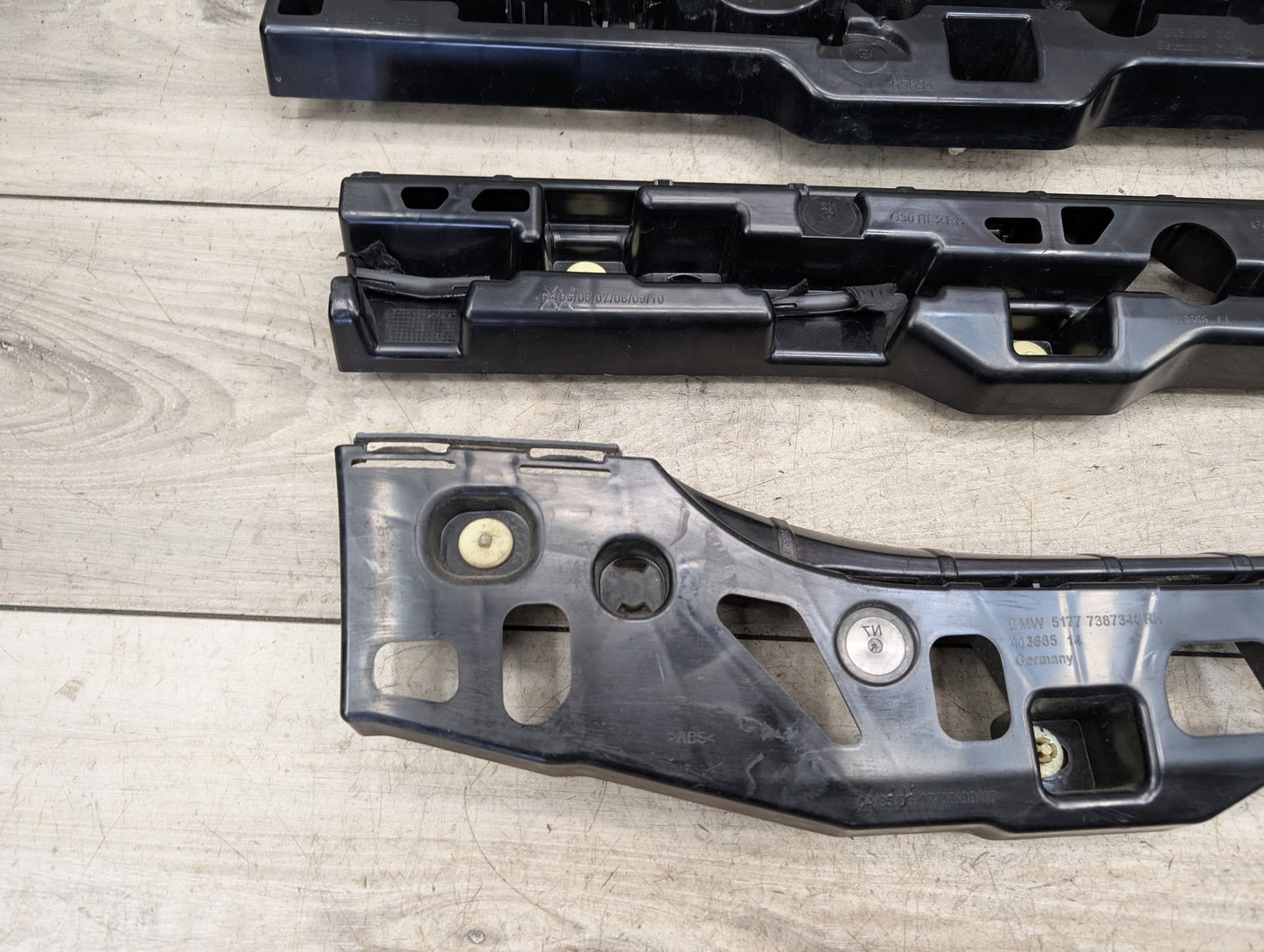 2017-2023 BMW 530i G30 Right Passenger Side Skirt Rocker Panel Brackets SET 7387348