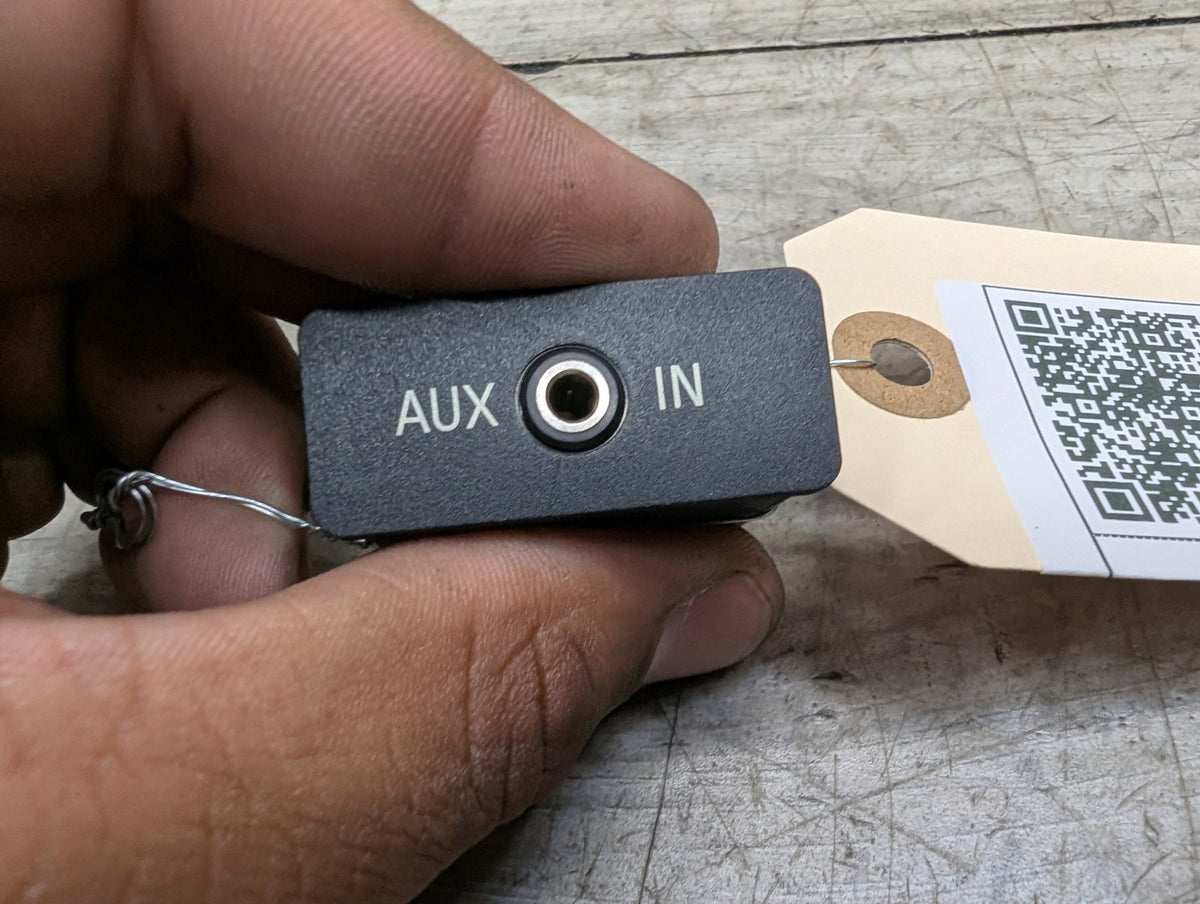 2007-2013 BMW X5 E70 AUX/ USB Charger Port Socket 6986791 OEM