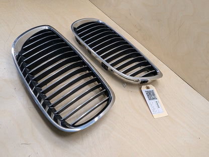 2007-2013 BMW 328i E93 Front Left Right Upper Bumper Cover Kidney Grilles SET 7157277
