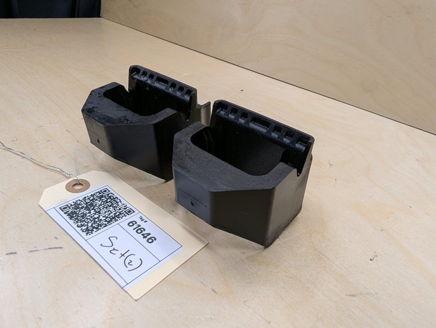 2007-2013 BMW E93 335i N54B30A Left Right Radiator Support Bracket Mount SET 7524956