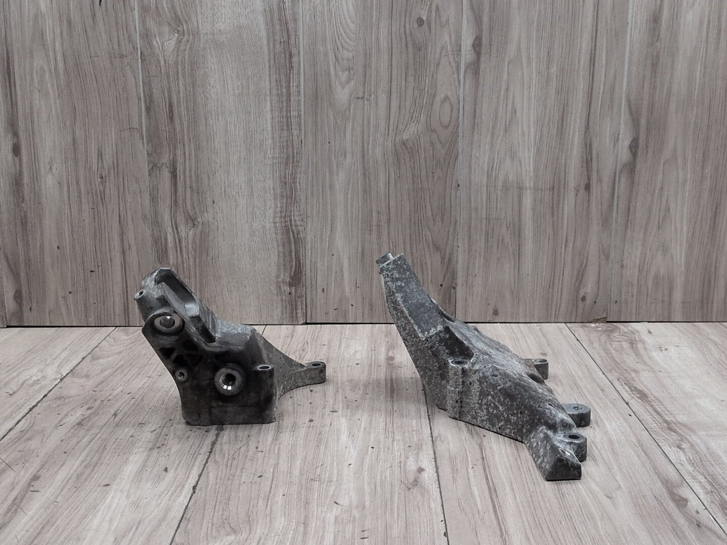 2009-2012 Mercedes-Benz W212 E550 M278 Left Right Engine Bracket Support Mount SET A2782233004