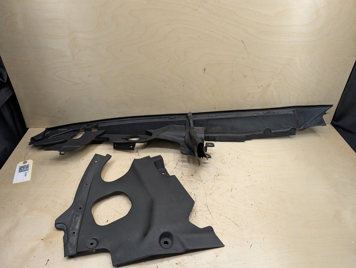 2018-2024 BMW X3 G01 Right Passenger Engine Bay Cover Panel Seal Trim SET 7397490