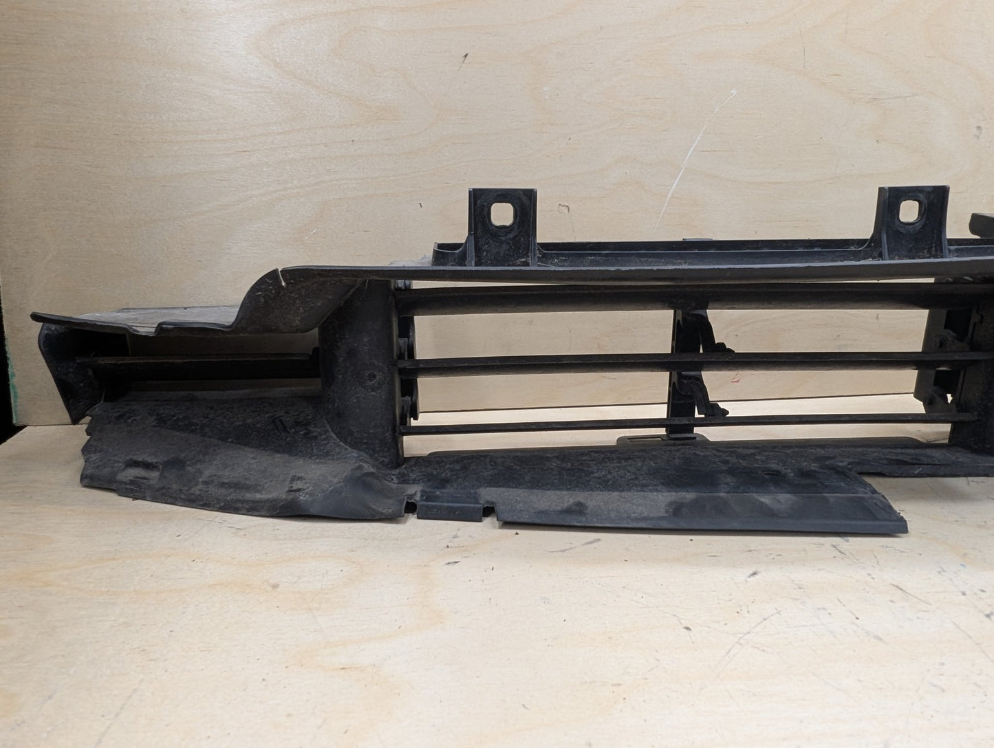 2016-2022 BMW 750i G12 Front Lower Radiator Air Flap Shutter 7497215