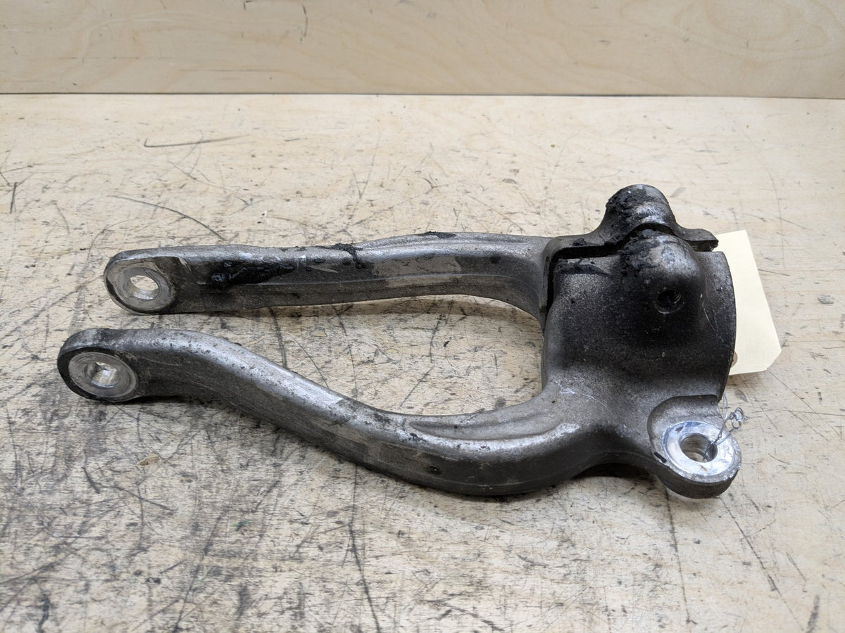 2018-2023 BMW M550i G30 Front Right Spring Strut Shock Absorber Bracket 6861200