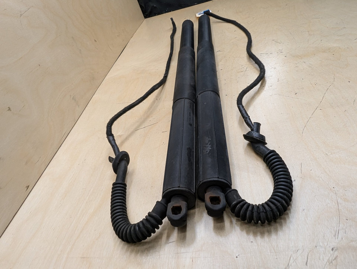 11-17 OEM BMW F25 X3 Rear Left Right Trunk Liftgate Hatch Shock Strut Supports