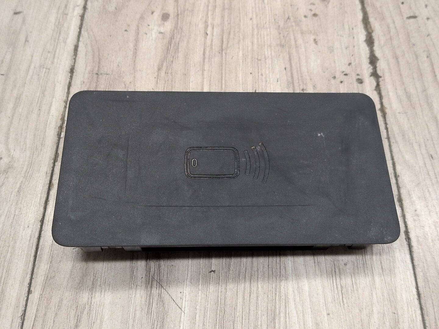 OEM BMW G01 G05 G20 G26 G80 M4 Center Console Storage Phone Car Wireless Reader