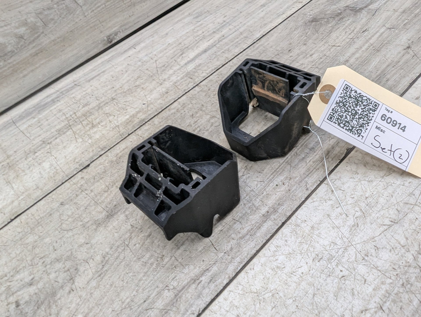 2008-2013 BMW 128i E82 Radiator Lower Mounting Brackets SET 7807184
