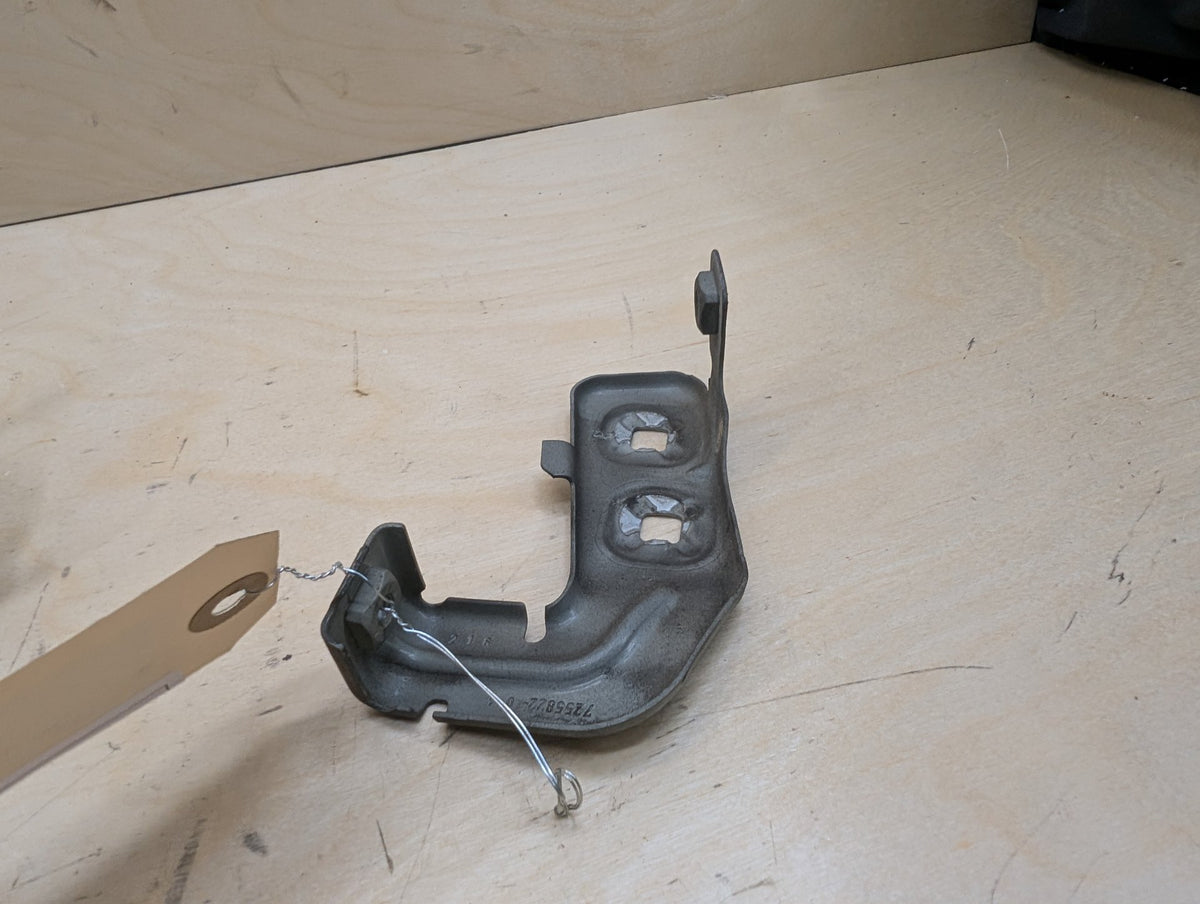 15-20 OEM BMW F80 F82 F83 M3 M4 Left Driver Fender Bracket Mount Carrier SET