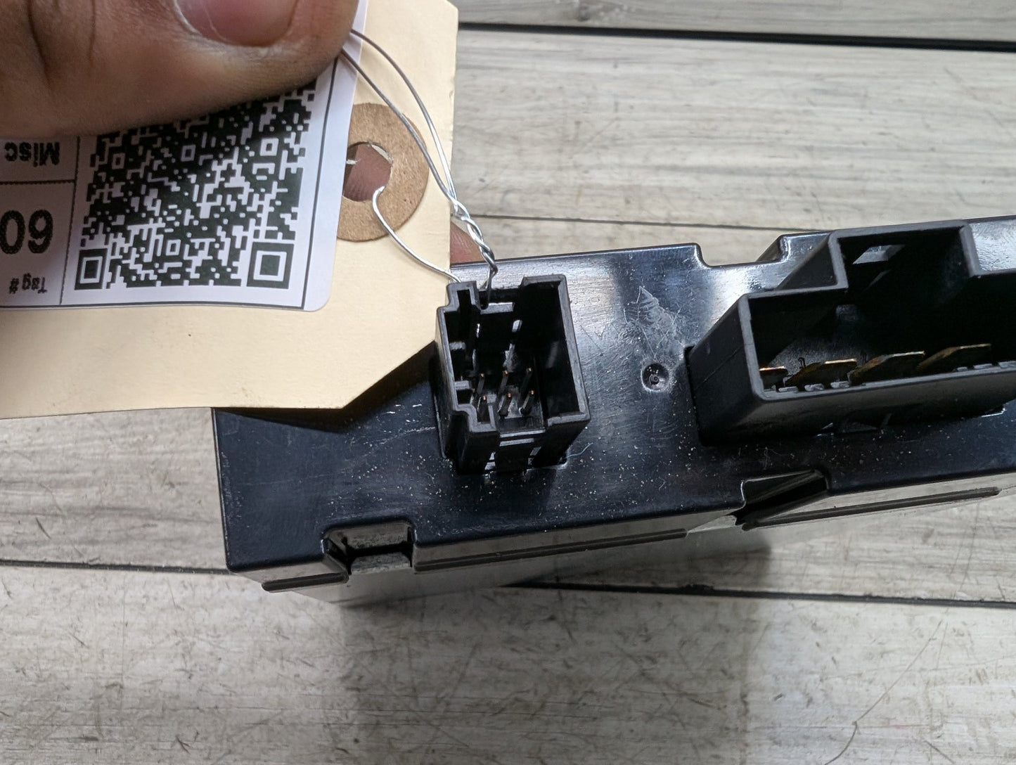 2009-2015 BMW 750Li F02 Voltage Converter Control Module 9247159