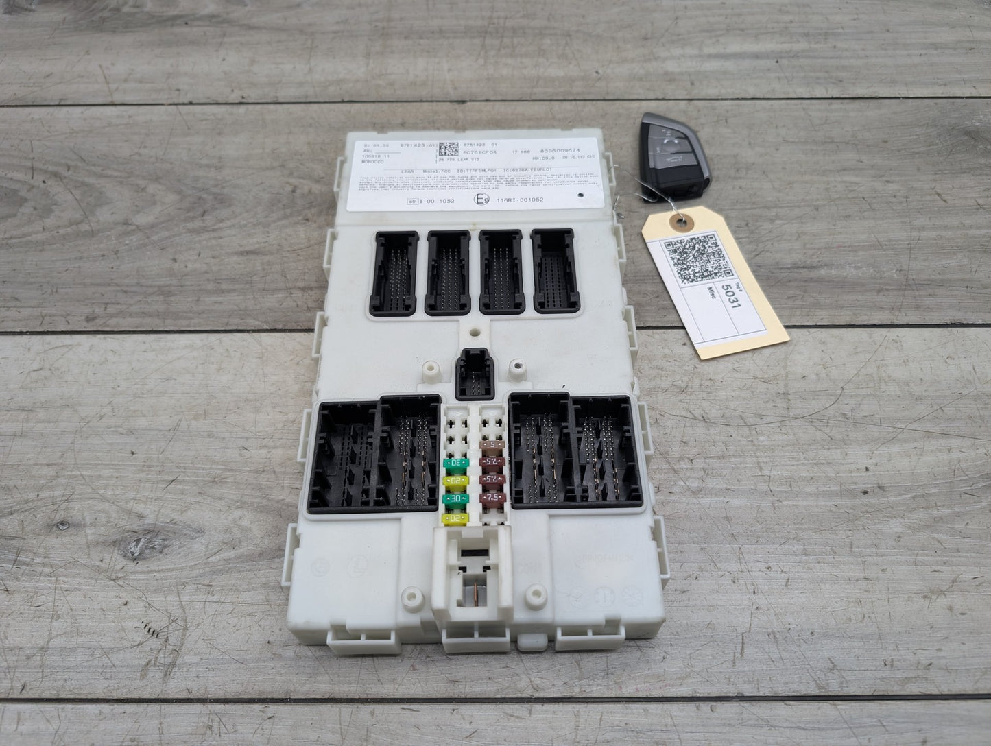 2014 - 2019 BMW 340 F34 Bdc Body Domain Fem Control Module w/ Key 8781423 B58B30M0