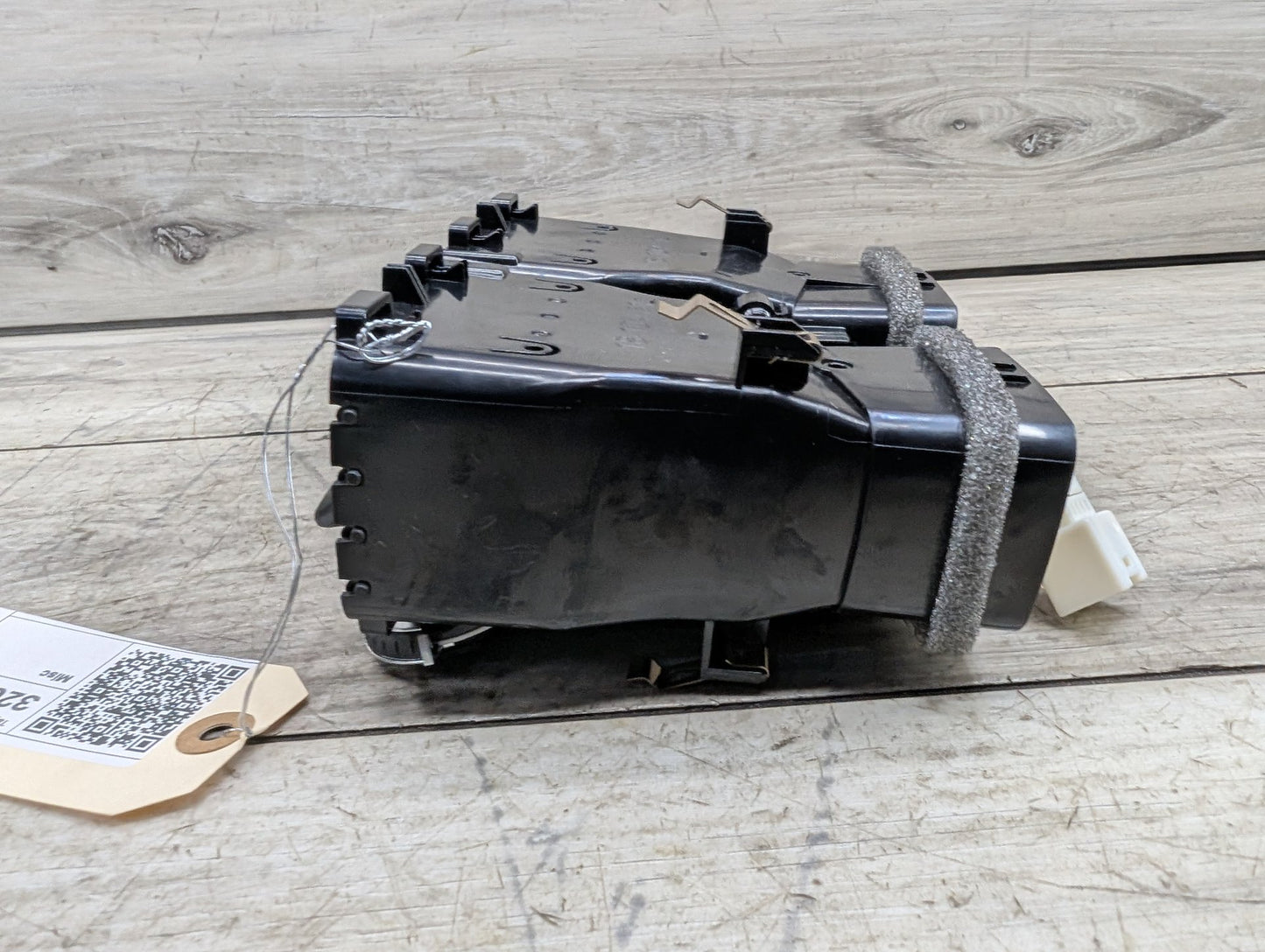 2019-2026 BMW X5 G05 Rear Center Console Air Vent Grille 9399966