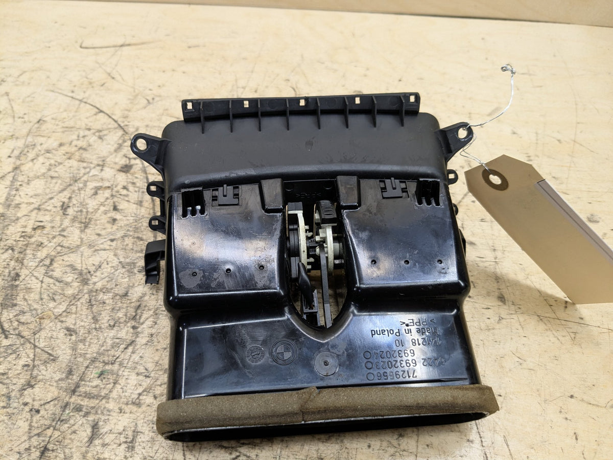 06-11 OEM BMW E90 E91 328 330 335 M3 Sedan Interior Central Console Rear Vent