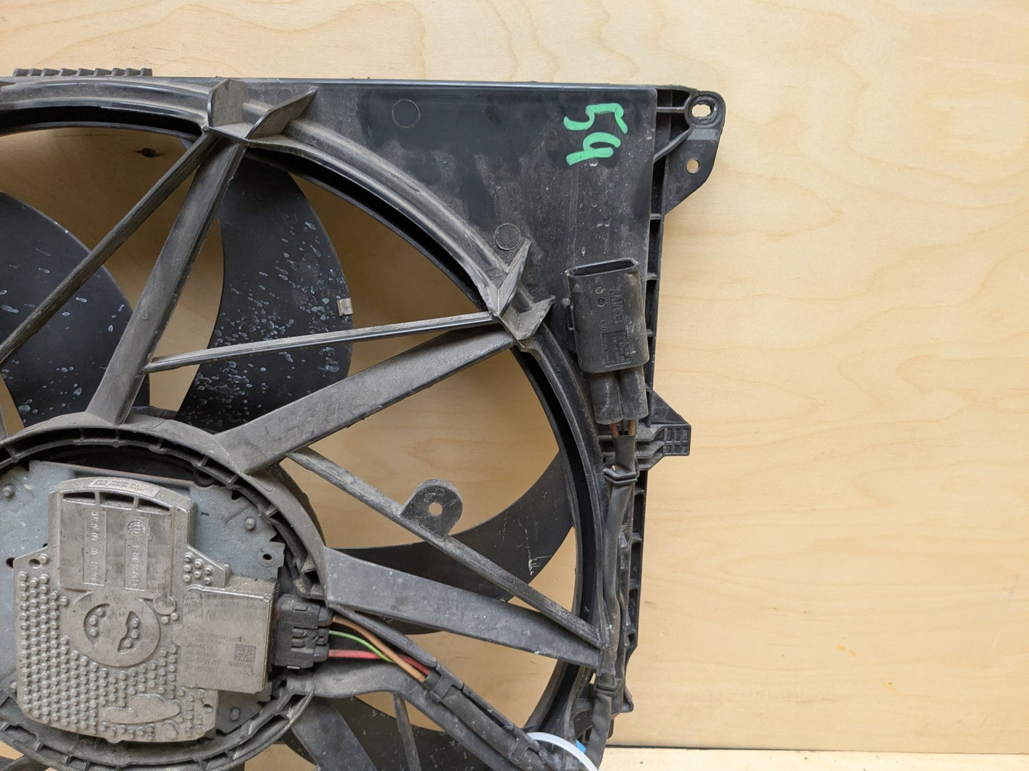 2011-2016 BMW X3 F25 Radiator Fan Shroud Housing w/ Motor 7601176
