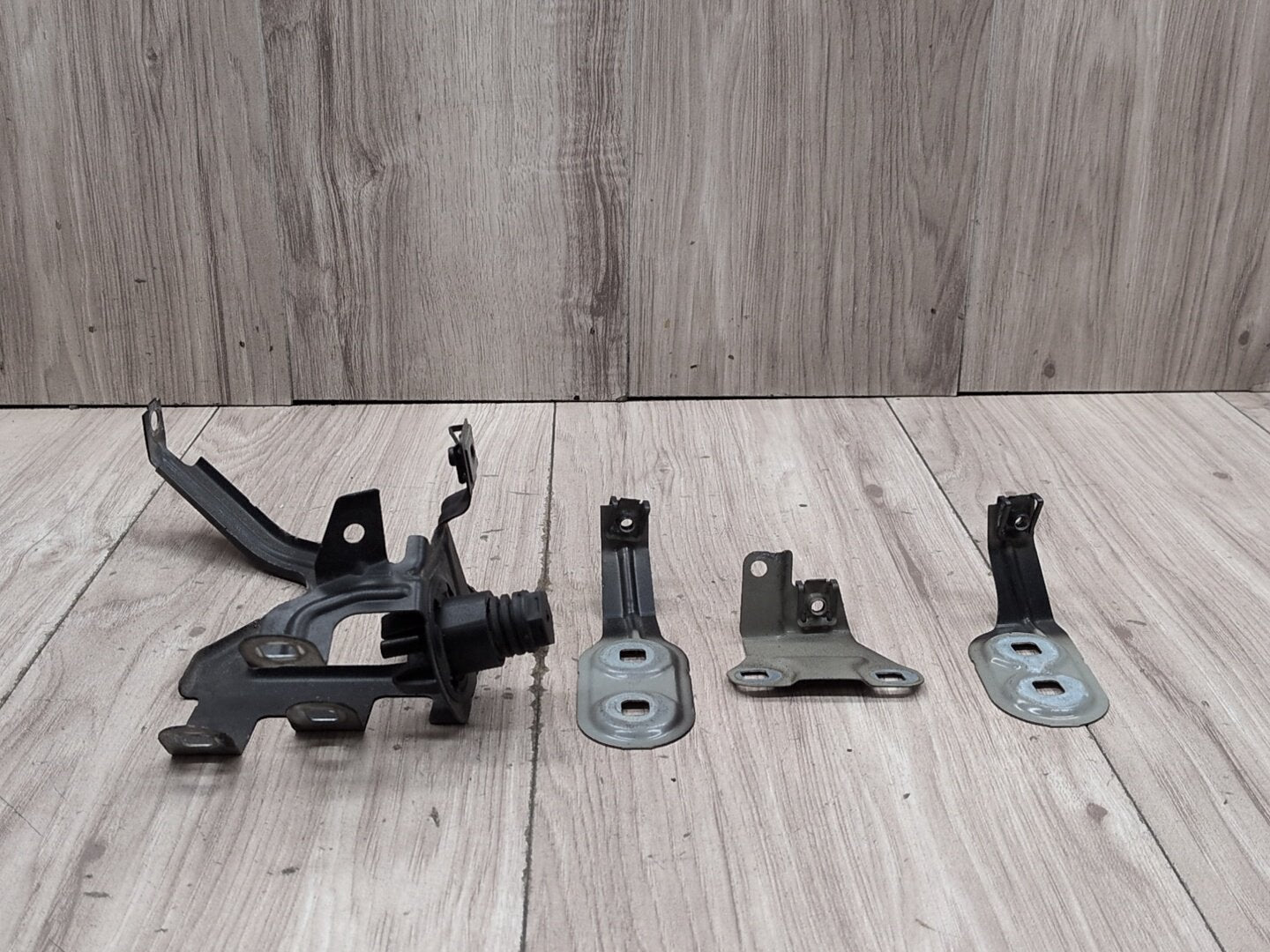 2011 - 2016 BMW 535i F10 Front Right Passenger Fender Brackets SET 7207210 N55B30A