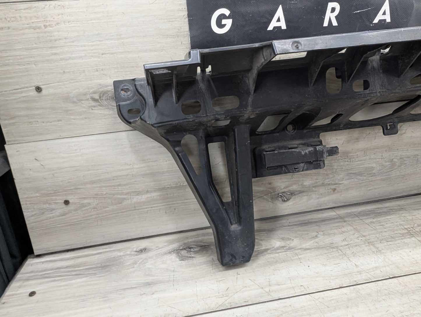 2014 - 2018 BMW X5 F15 Rear Middle Center Bumper Bracket 7294391 N63B
