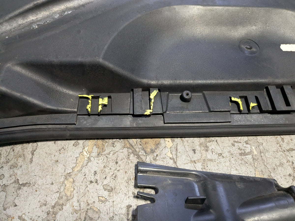 2007-2013 BMW 328i E92 Left Right Side Cowl Covers SET 6925018 OEM