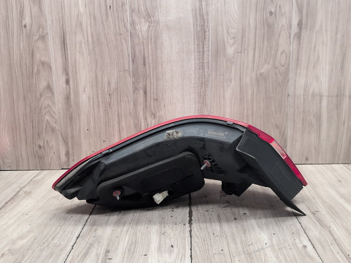2009-2012 Mercedes-Benz E550 W212 Rear Right Passenger Outer Tail Light A2129060858 OEM