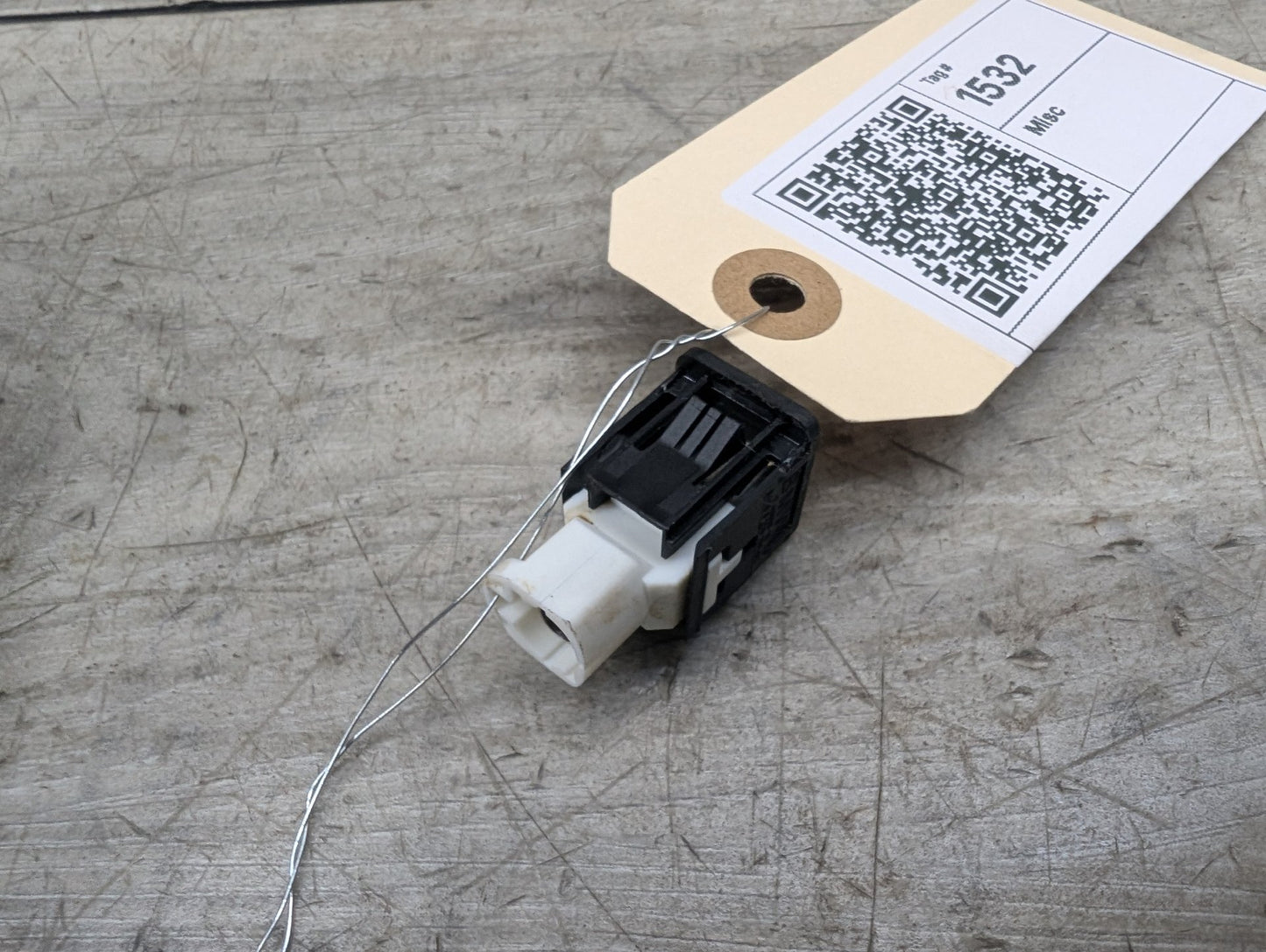 2017 - 2020 BMW X3 G01 AUX / USB Charger Port Socket 9229294 B58B30M0