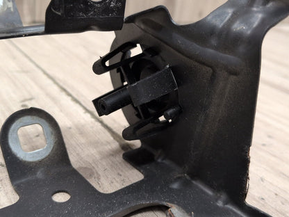 2011 - 2016 BMW 535i F10 Front Left Driver Fender Brackets SET 7207209 N55B30A