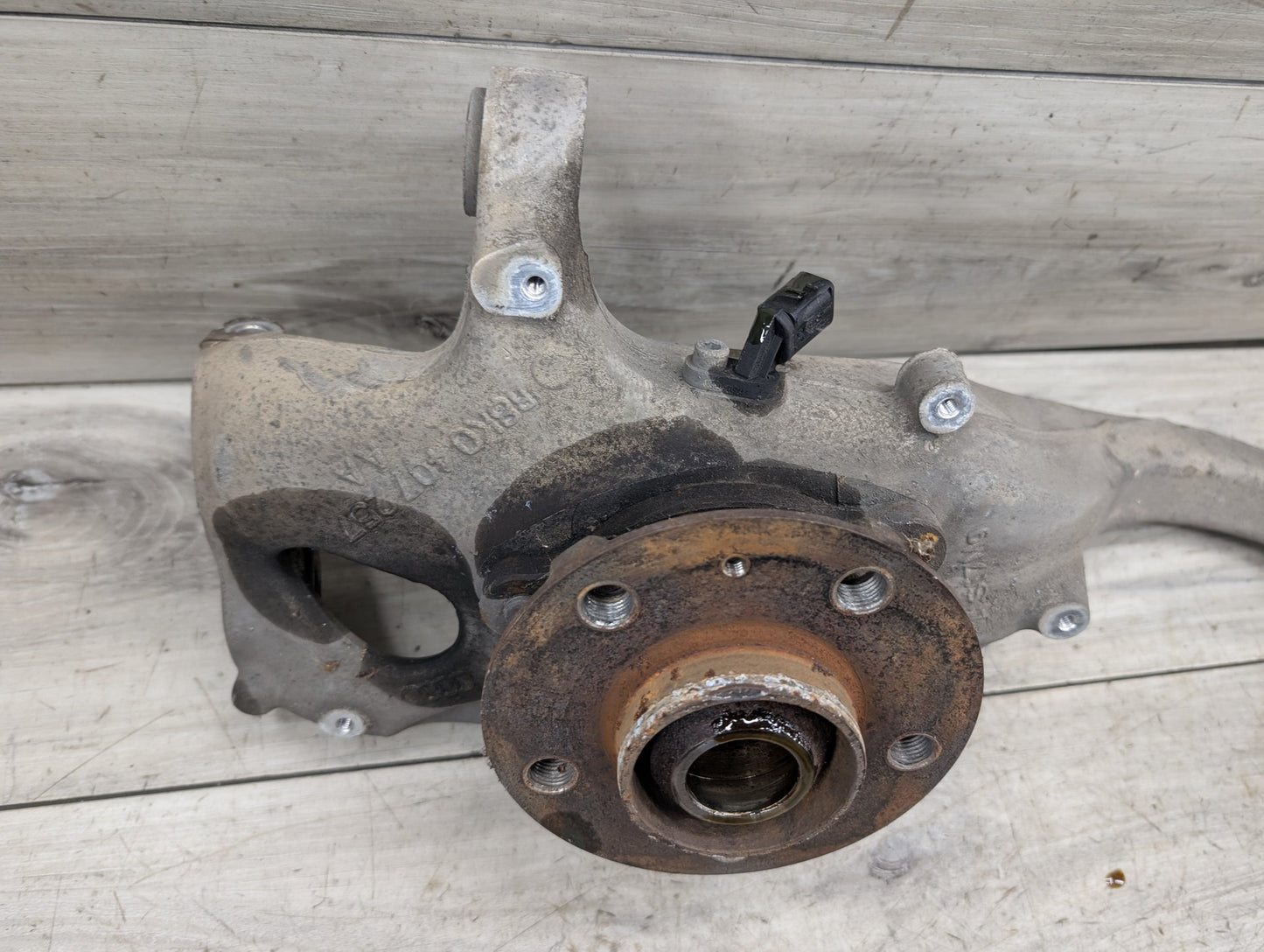 2008 - 2017 Audi S5 8T Front Left Driver Spindle Knuckle w/ Bearing 4G0407241D
