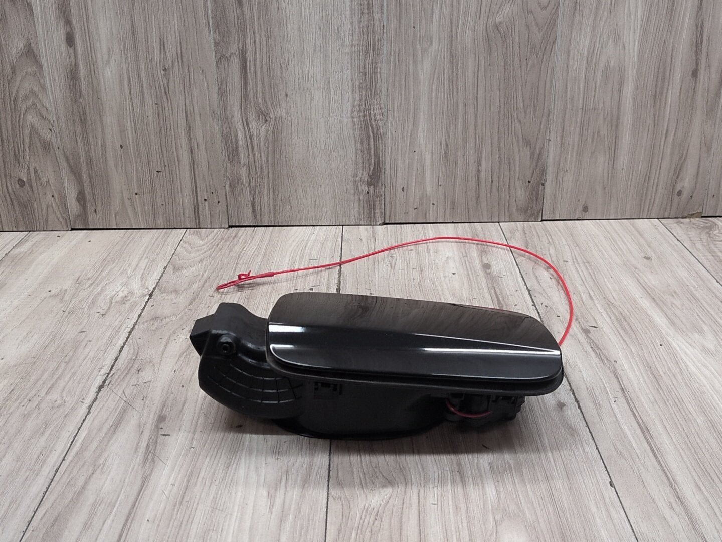 2015-2018 Audi Q3 8U Gas Cover Assembly 8U0809906C