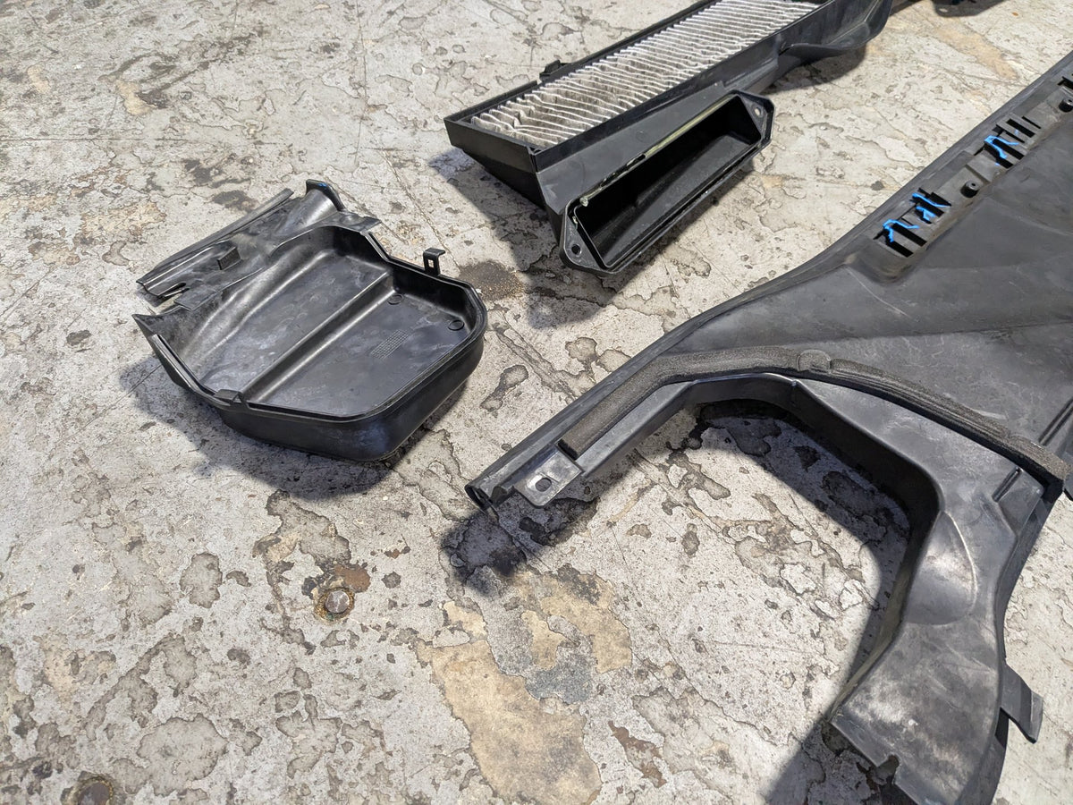 06-13 OEM BMW E90 E91 E92 E93 Cabin Air Filter Cowl Housing Lower Upper SET