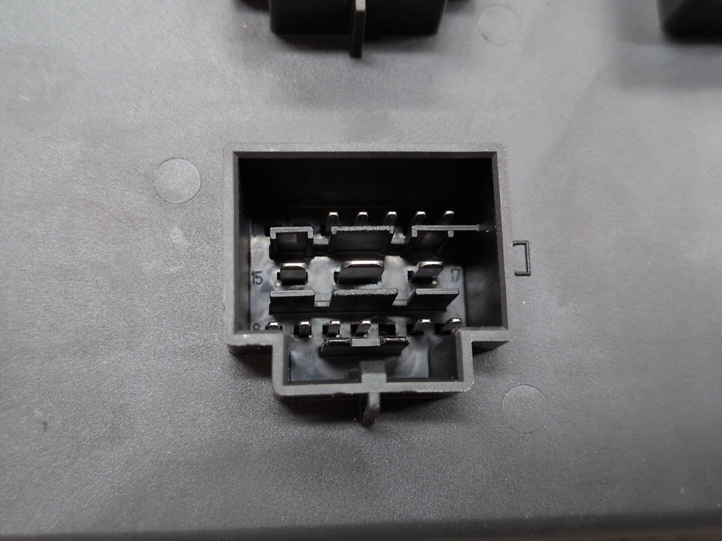 2013 - 2017 Audi S5 8T Bdc Body Domain Fem Control Module w/ Key 8K0907063D CTUB