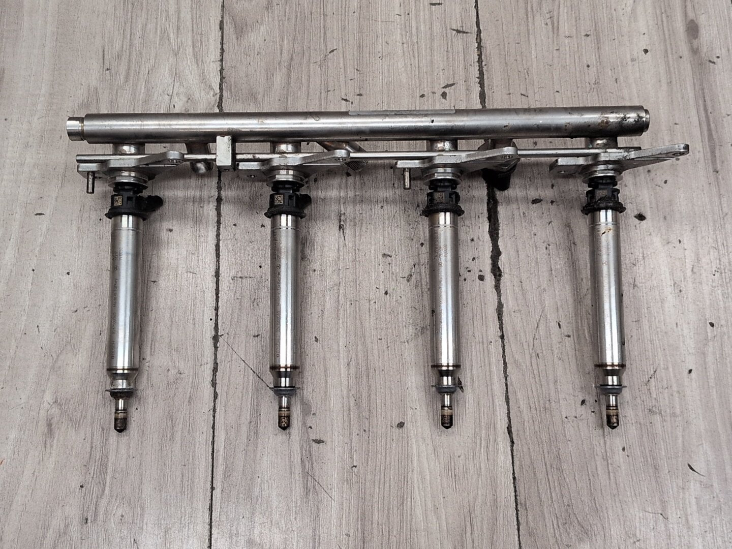 09-12 Mercedes-Benz W212 E550 M278 Engine Right Motor Fuel Injector Rail Line