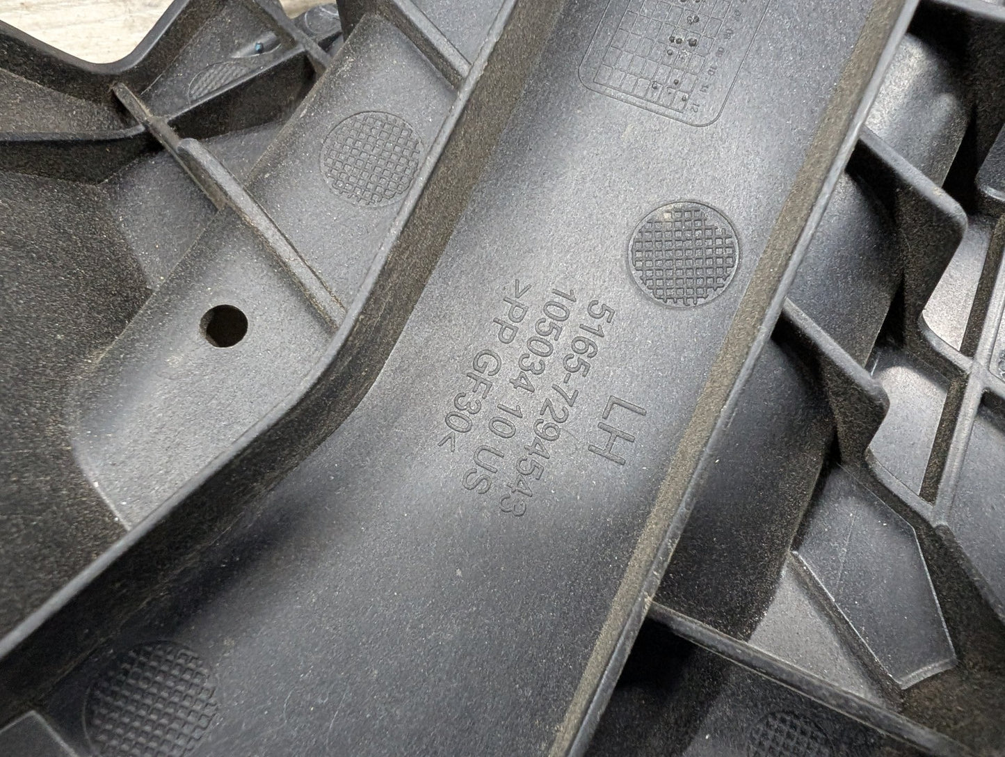 OEM BMW F15 F16 F85 F86 X5 X6 Front Left Driver Fender Mount Support Brackets