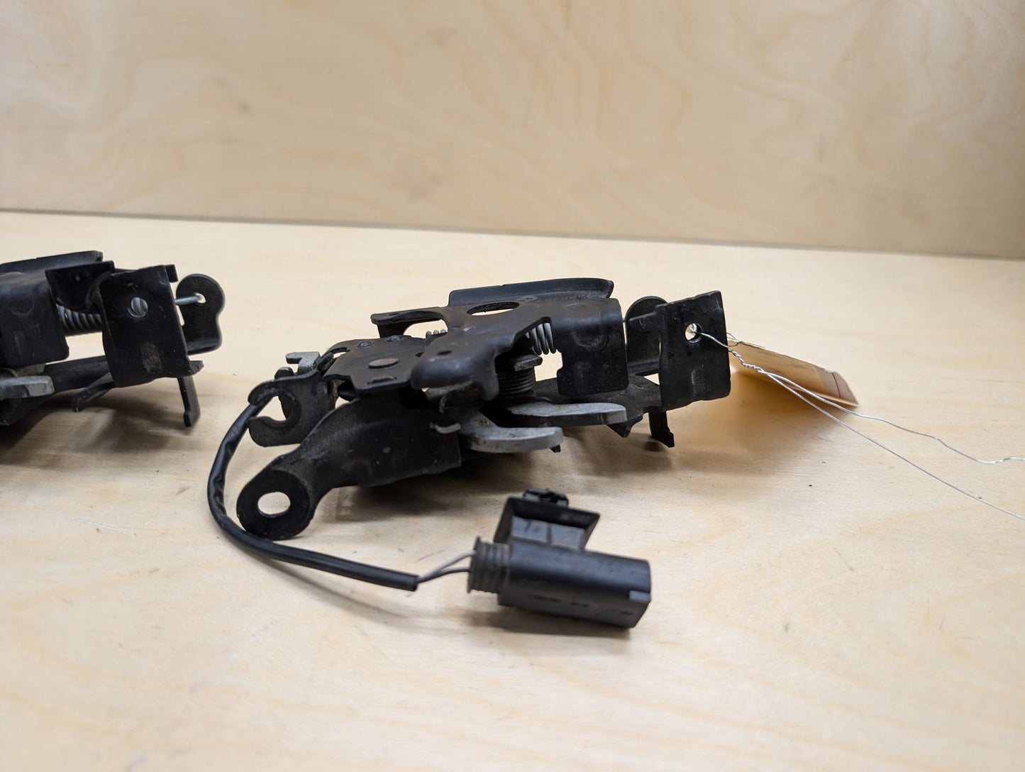 OEM BMW G11 G12 G15 G30 G90 M5 M8 Hood Left Right Hood Lock Latch w/ Cable SET