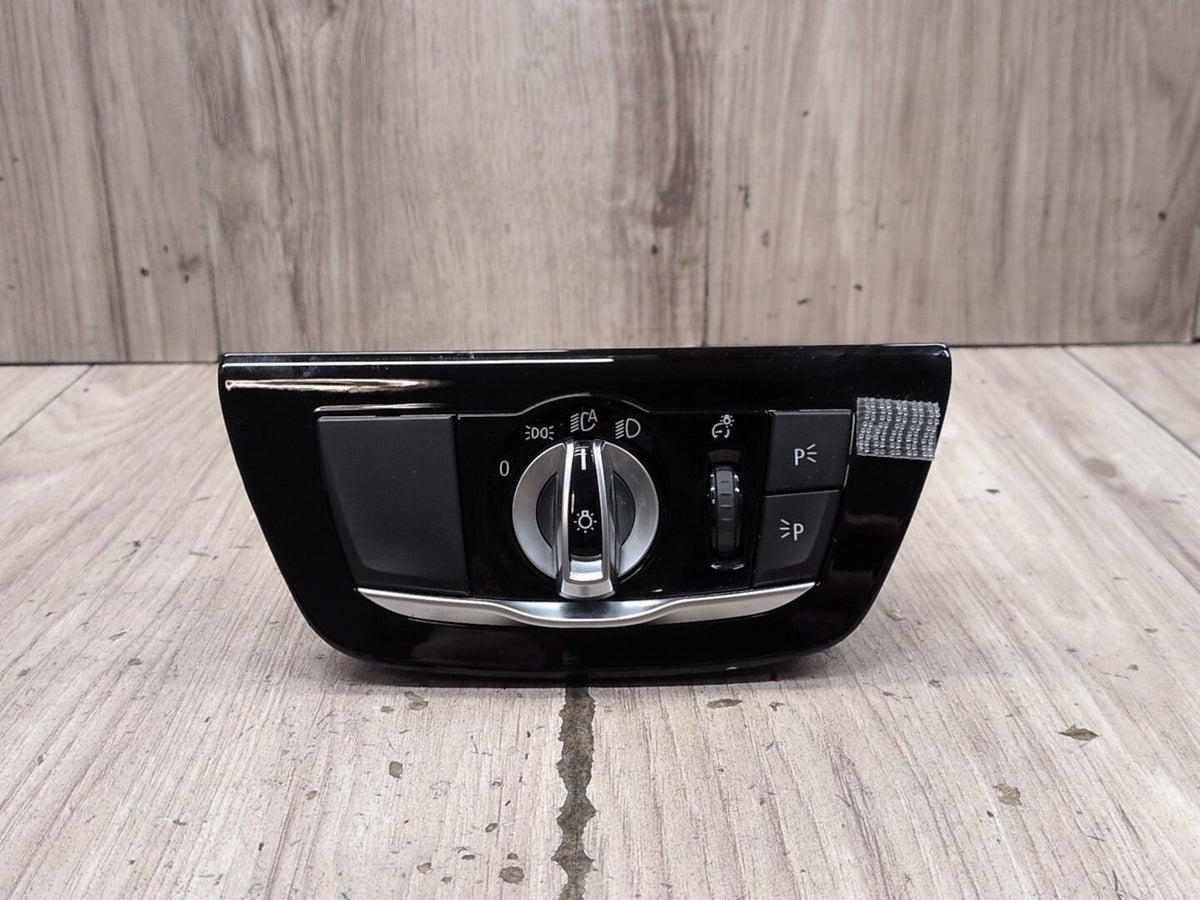 2017-2023 BMW M550i G30 Headlamp Switch 6841879 OEM