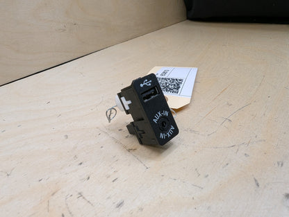12-20 OEM BMW F22 F23 F30 F32 F33 F36 F48 F80 F82 F83 M3 M4 Aux Audio Input USB