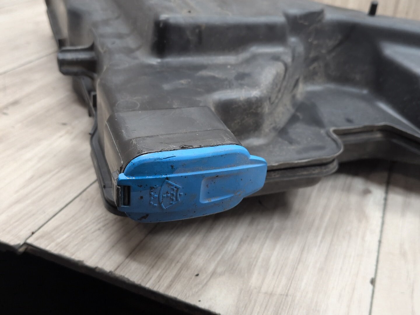 17-25 OEM Audi A4 S4 Windshield Washer Reservoir Tank Assembly 8W0955451L