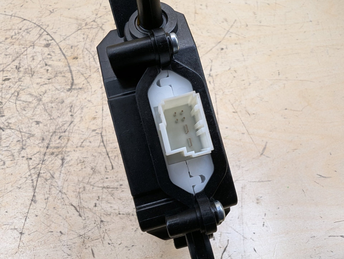 2010-2017 BMW 535i GT xDrive F07 Liftgate Trunk Lid Liftgate Lock Latch Actuator 7330646 OEM