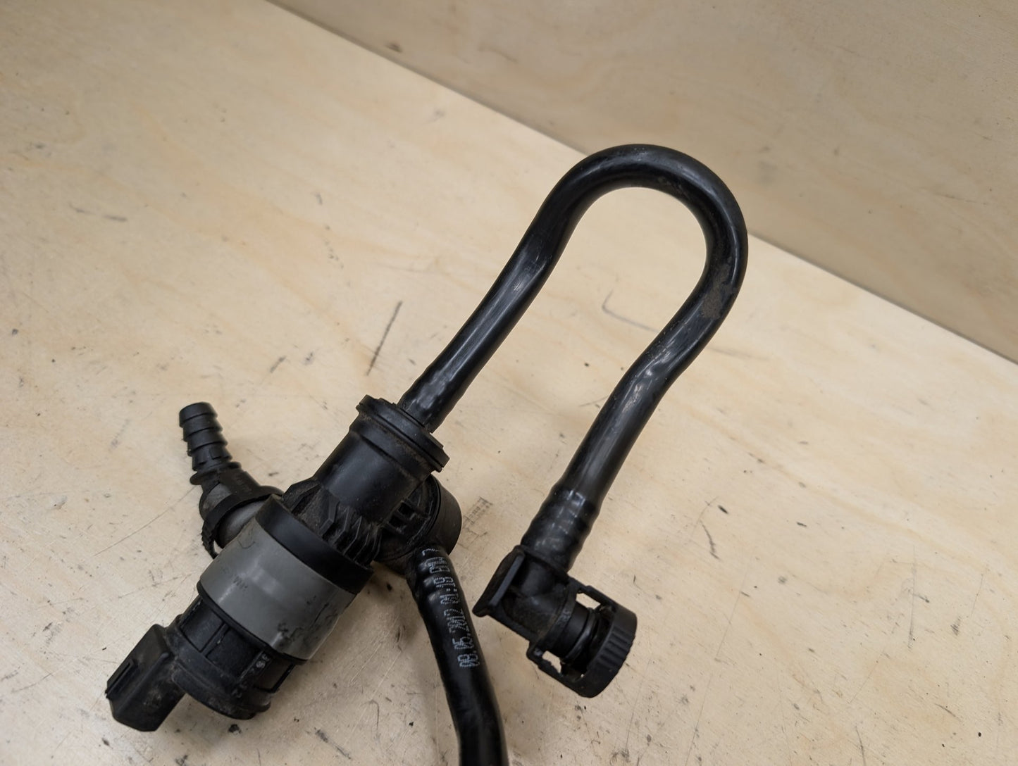 2012-2018 BMW 328i F30 Fuel Tank Ventilation Breather Valve 7636144