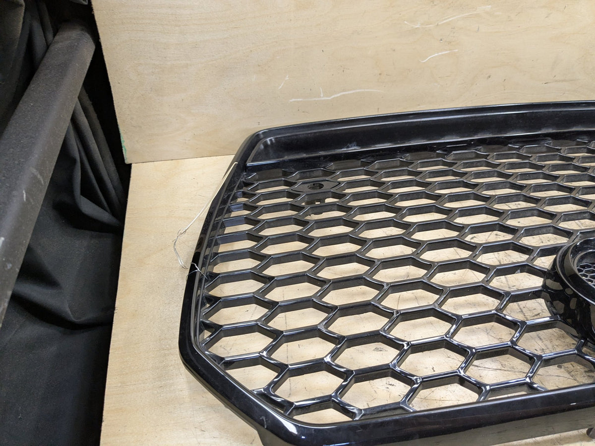 2012-2018 Audi A6 C7 Front Middle Center Bumper Cover Grille 4G0853651AG OEM
