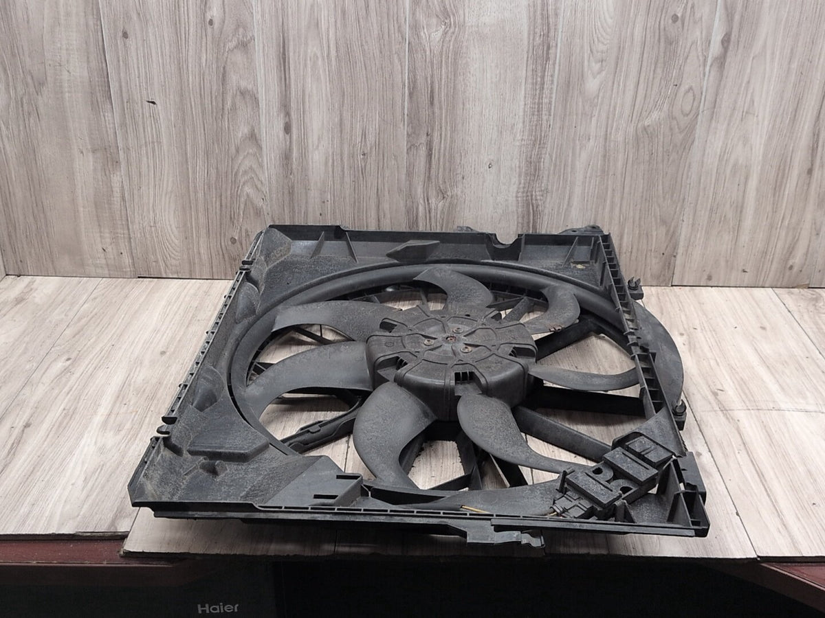 2008-2013 BMW 128i E82 Radiator Fan Shroud Housing w/ Motor 7561713