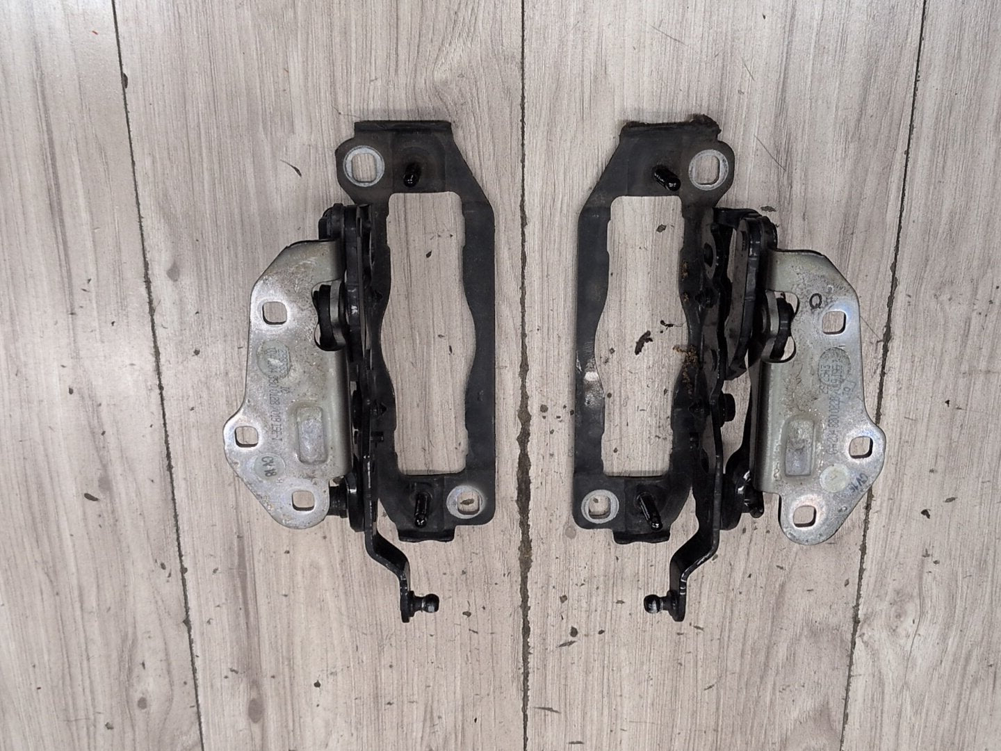2009-2012 Mercedes-Benz E550 W212 Hood Bonnet Hinges SET A2048800228 OEM