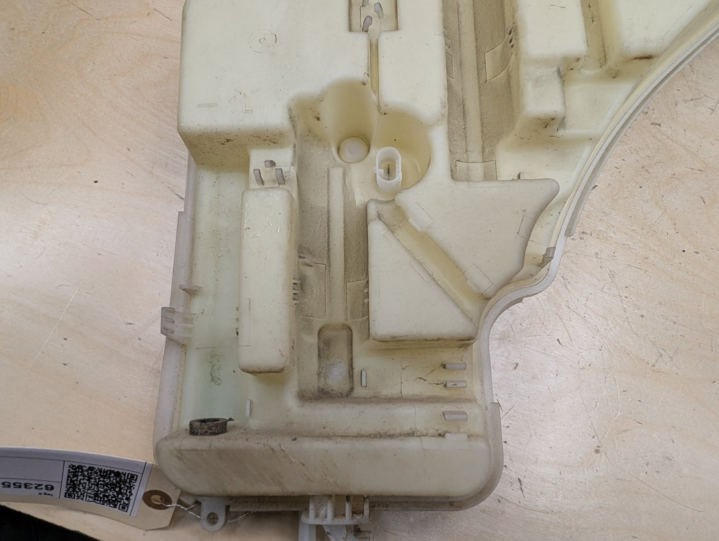 2012-2018 BMW 335i F30 Windshield Reservoir Tank Assembly 7241664