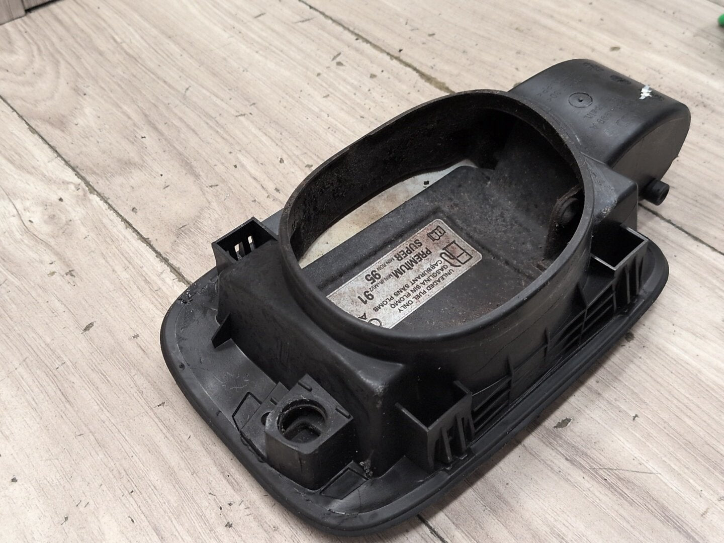 2010-2016 Audi S4 B8 Fuel Gas Tank Filler Cap Lid Cover 8E0010190S OEM