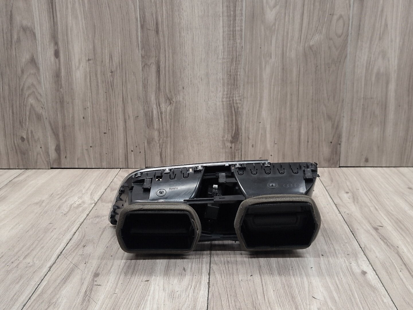 2015-2018 Audi Q3 8U Dashboard Dash Board Middle Center Air Vent 8U1820951C
