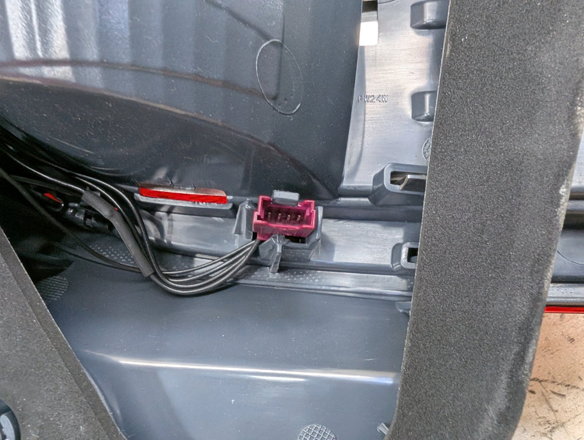 2010-2017 BMW 535i GT xDrive F07 Rear Left Driver Inner Tail Light 7306167 OEM