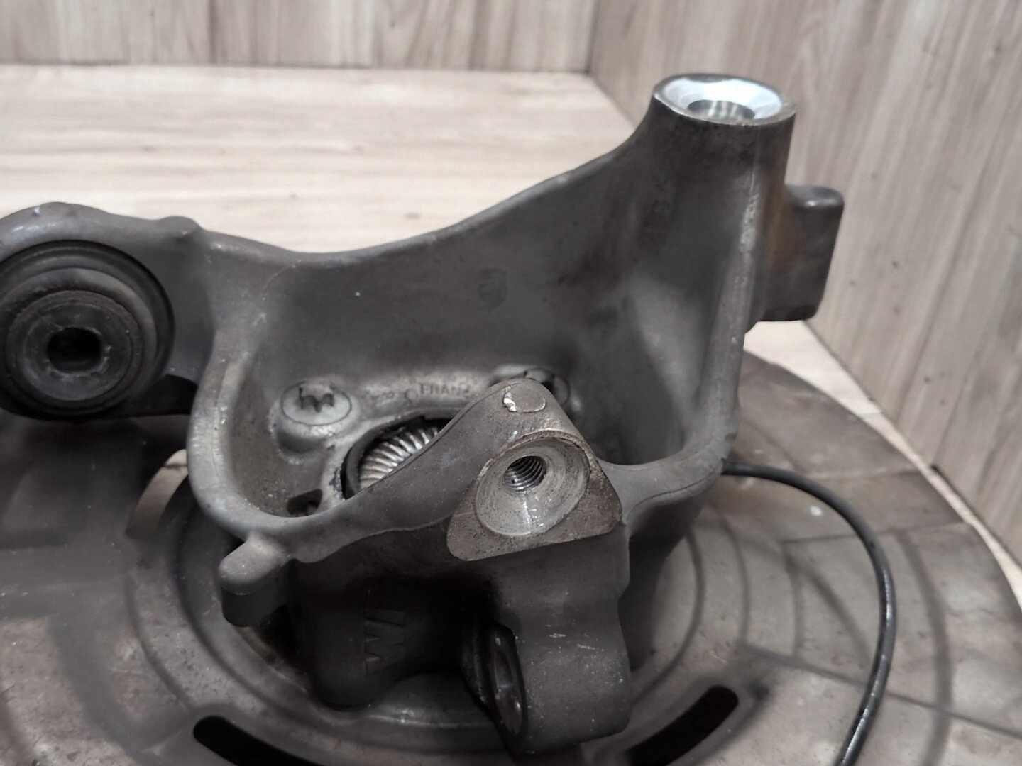 2012-2018 BMW M6 F06 Rear Left Driver Spindle Knuckle w/ Bearing 2284141