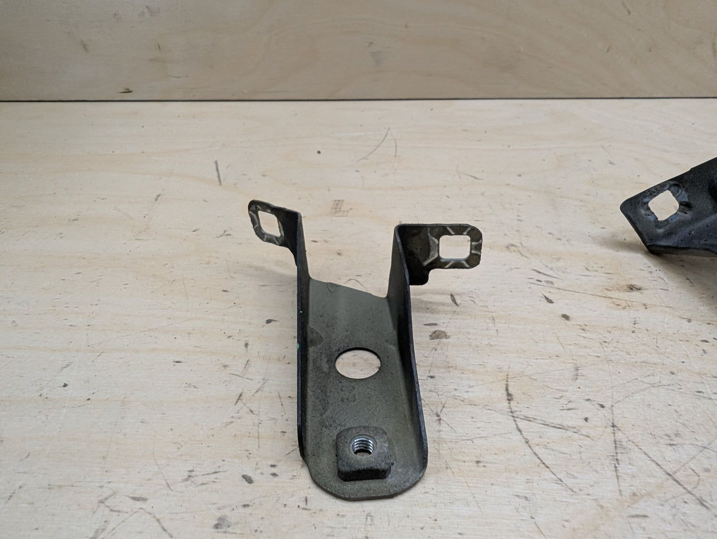 15-20 OEM BMW F80 F82 F83 M3 M4 Left Driver Fender Bracket Mount Carrier SET