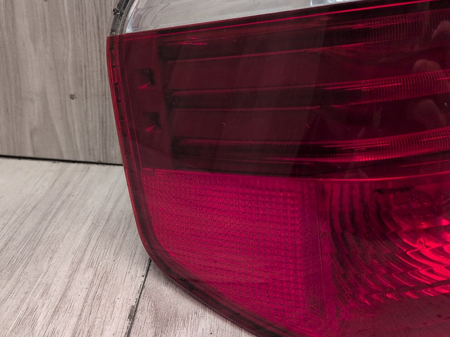 2004-2010 BMW X3 E83 Rear Left Driver Outer Tail Light 7162211