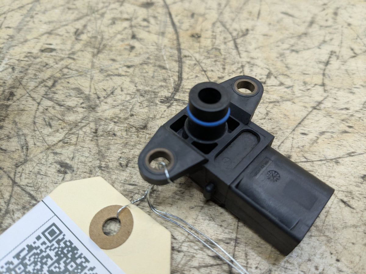 2016-2019 BMW 740i G12 Fuel Tank Ventilation Breather Valve 8617097 OEM