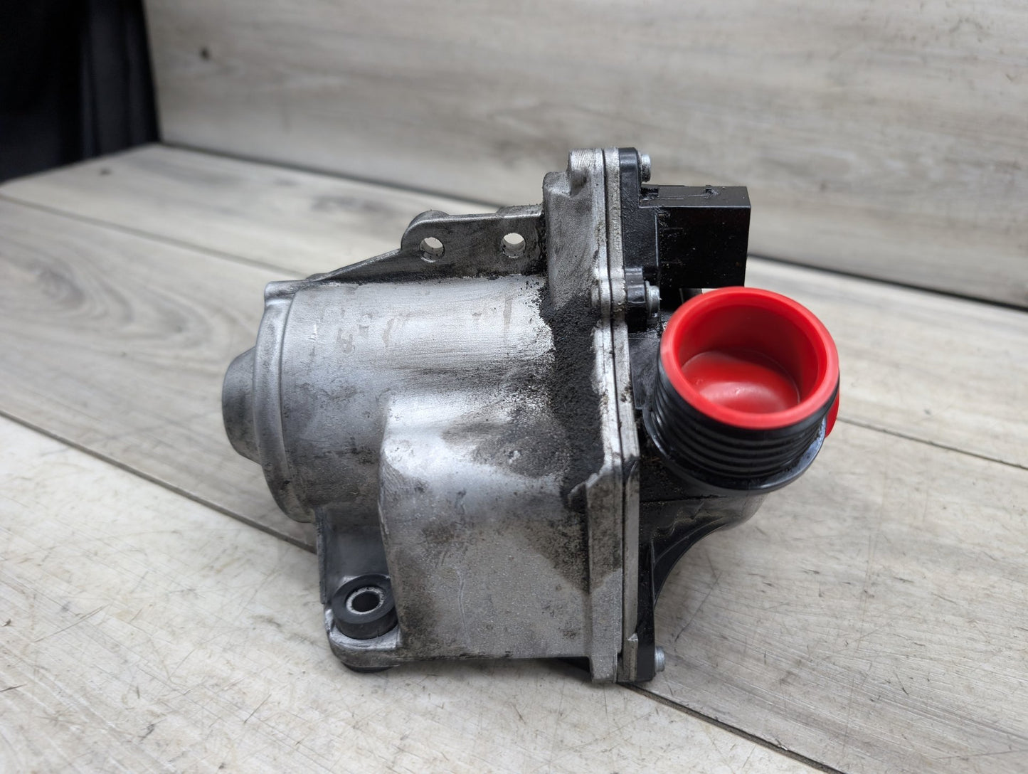 2007 - 2013 BMW 335i E93 Engine Motor Cooling Auxiliary Water Pump 5A05704 N54B30O0