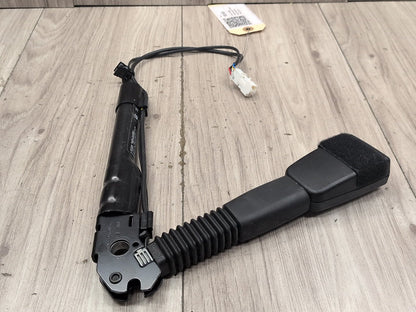 OEM BMW F30 F32 F36 F80 F82 F87 Front Right Passenger Seat Belt Buckle Tensioner