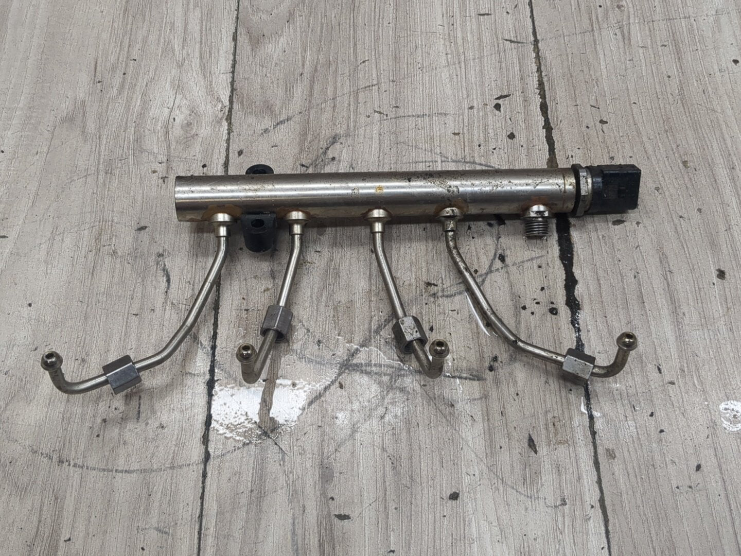 OEM BMW F10 F15 F25 F30 F32 F36 320 328 Engine N20 N26 Fuel Injector Line Rail
